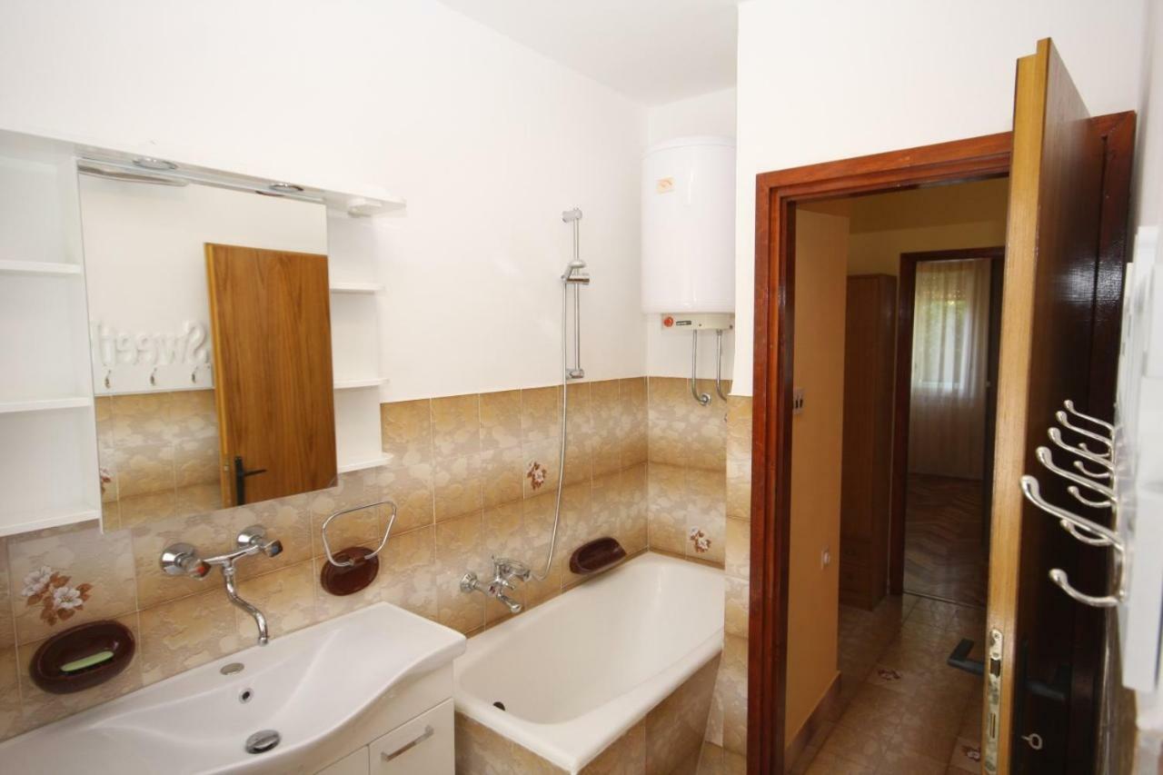 Two Bedroom Apartment, Nice Neighborhood, Free Parking, Wifi Пула Экстерьер фото