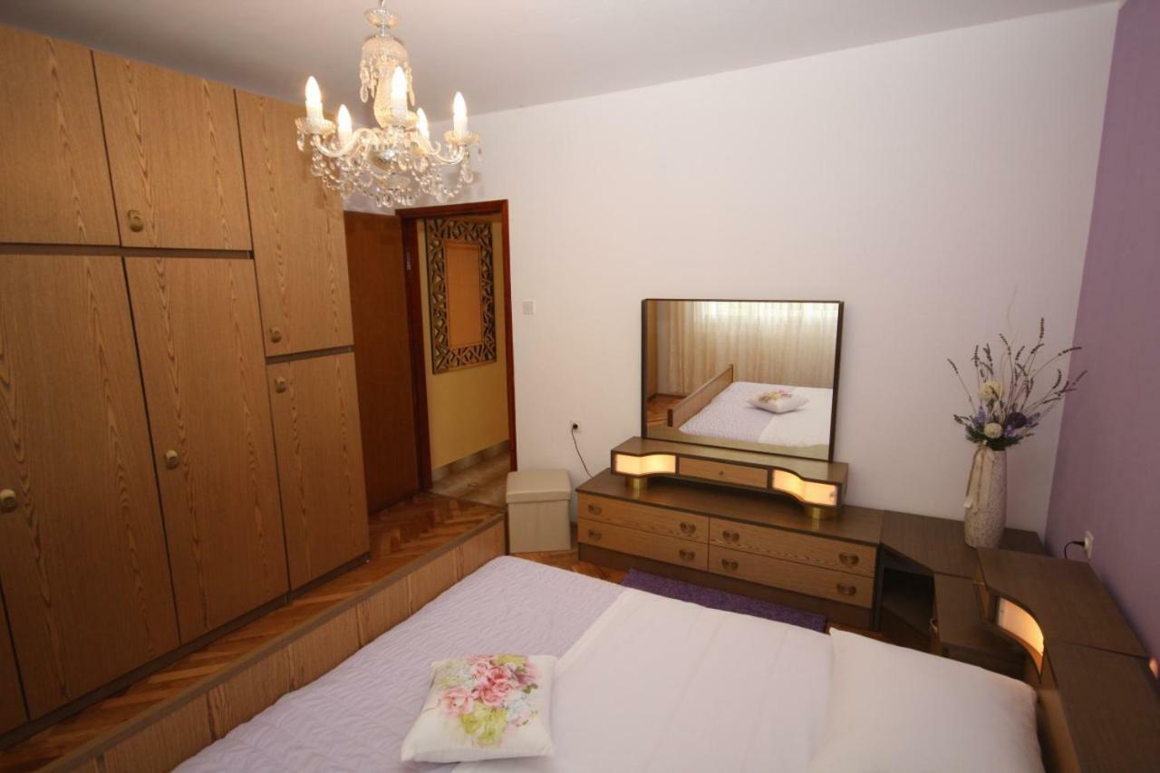 Two Bedroom Apartment, Nice Neighborhood, Free Parking, Wifi Пула Экстерьер фото