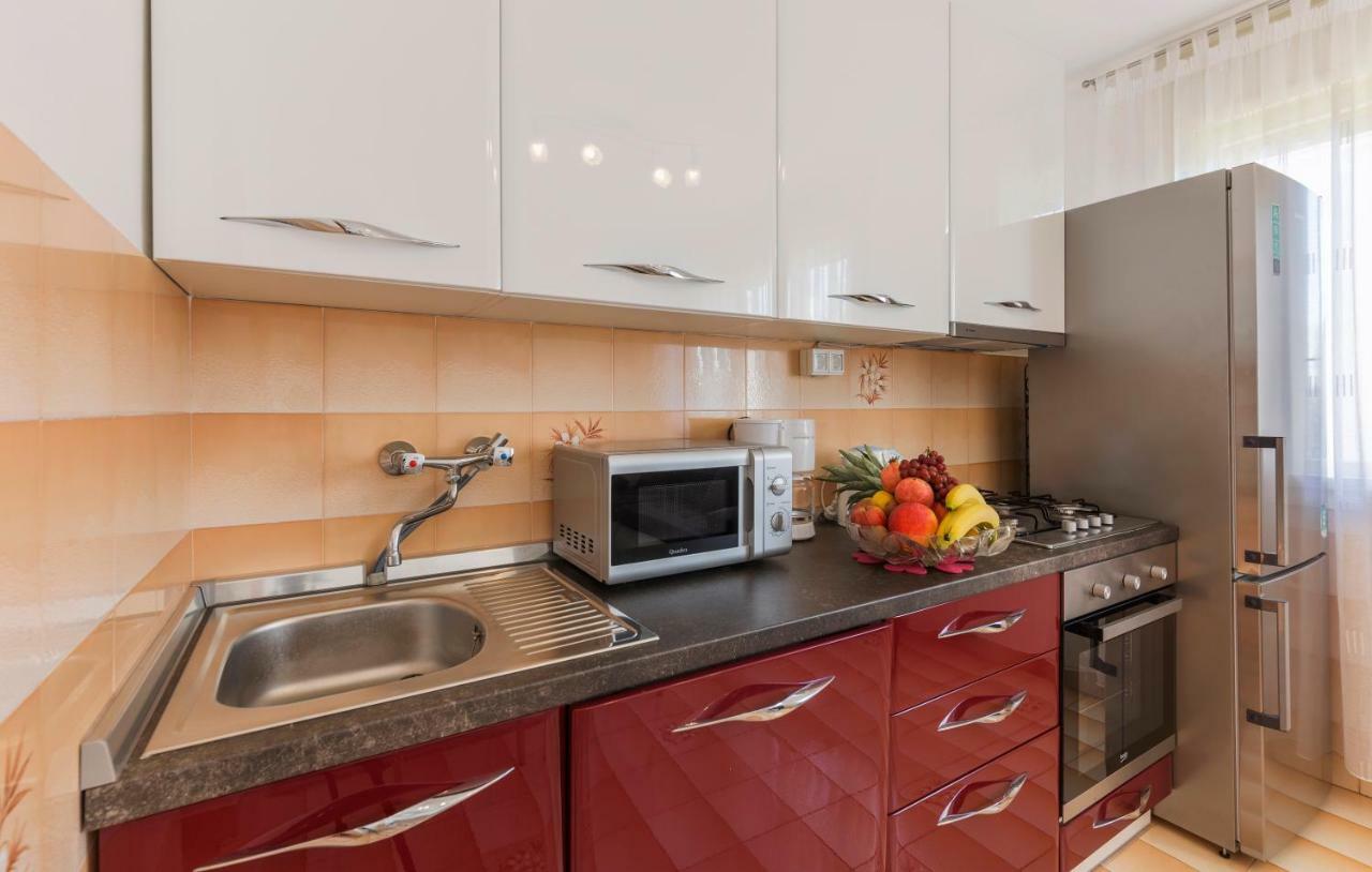 Two Bedroom Apartment, Nice Neighborhood, Free Parking, Wifi Пула Экстерьер фото