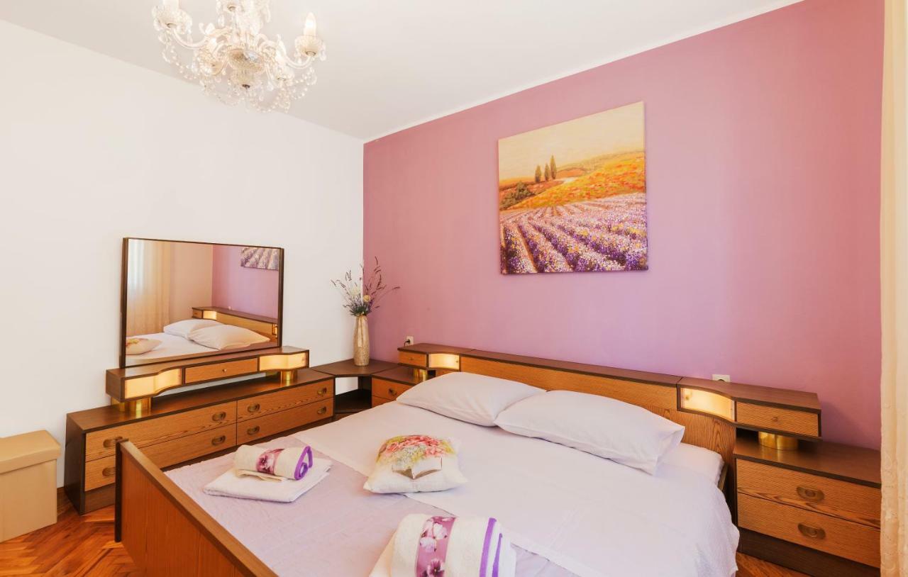 Two Bedroom Apartment, Nice Neighborhood, Free Parking, Wifi Пула Экстерьер фото