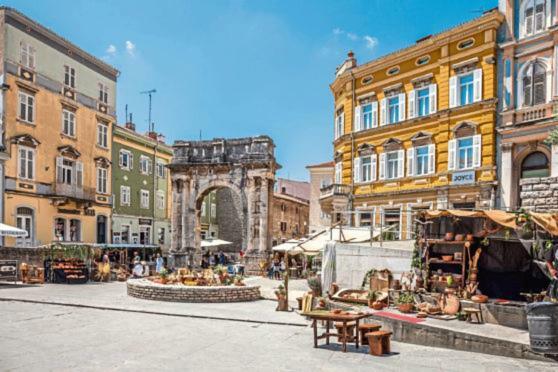 Two Bedroom Apartment, Nice Neighborhood, Free Parking, Wifi Пула Экстерьер фото